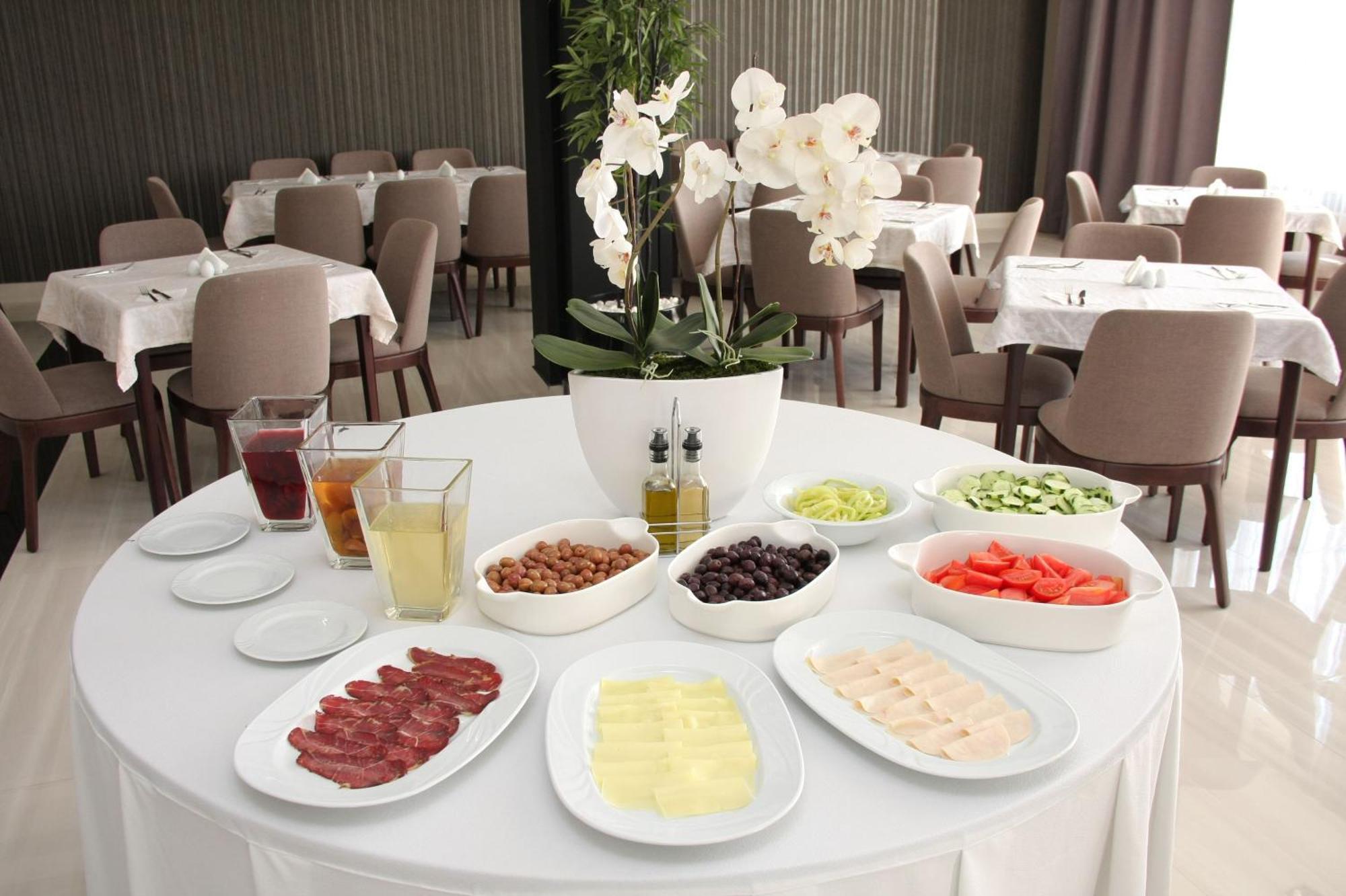 Bosphorus Hotel Aleksinac Exterior foto