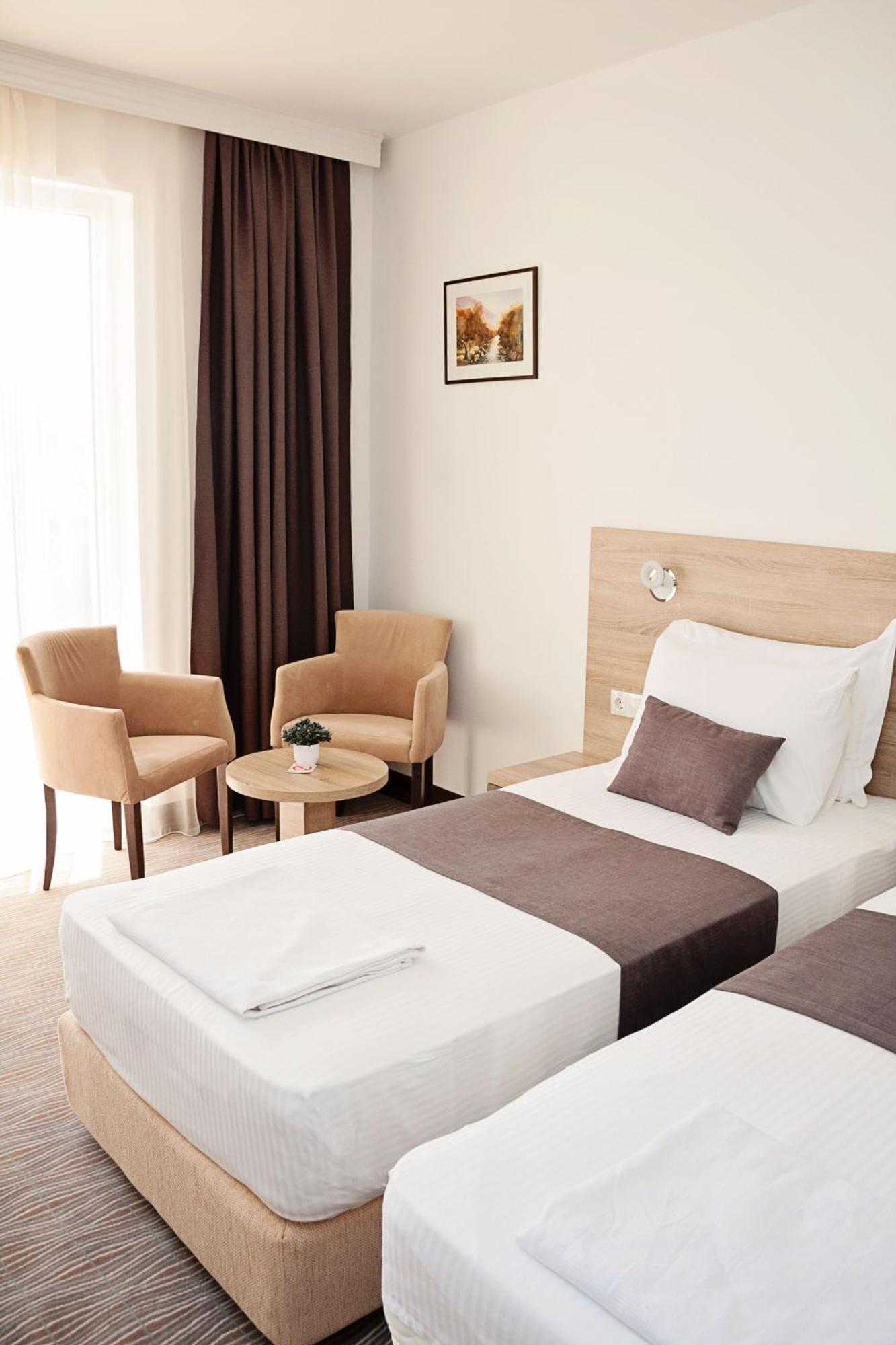 Bosphorus Hotel Aleksinac Exterior foto